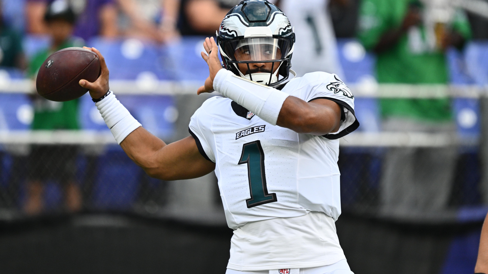 https://www.yardbarker.com/media/a/e/ae86a4e30b224a67ce7602268e1721152e077659/thumb_16x9/jalen-hurts-struggles-during-eagles-patriots.jpg