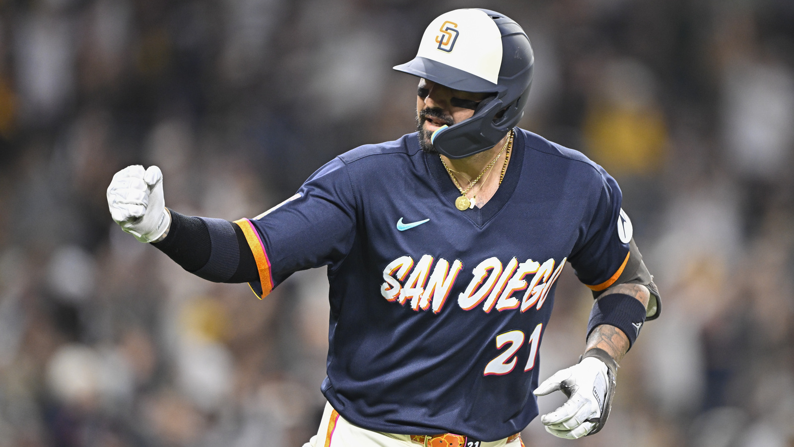 Padres officially cut ties with Nick Castellanos