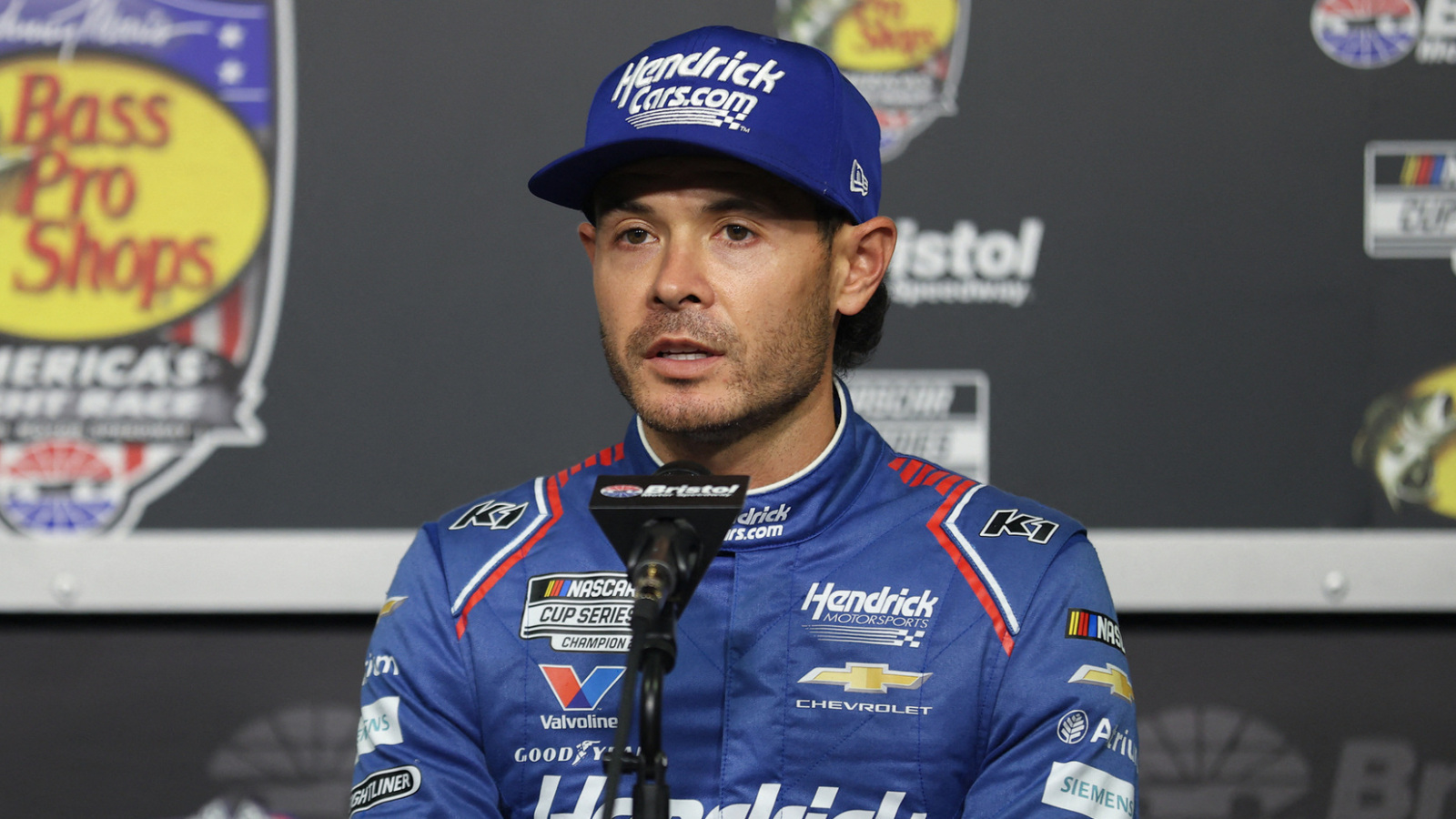 https://www.yardbarker.com/media/a/e/aebe326f43d8f377f67b480cb9198ba55f253901/thumb_16x9/kyle-larson-wins-nascar-cup-series-race-kansas.jpg?v=1
