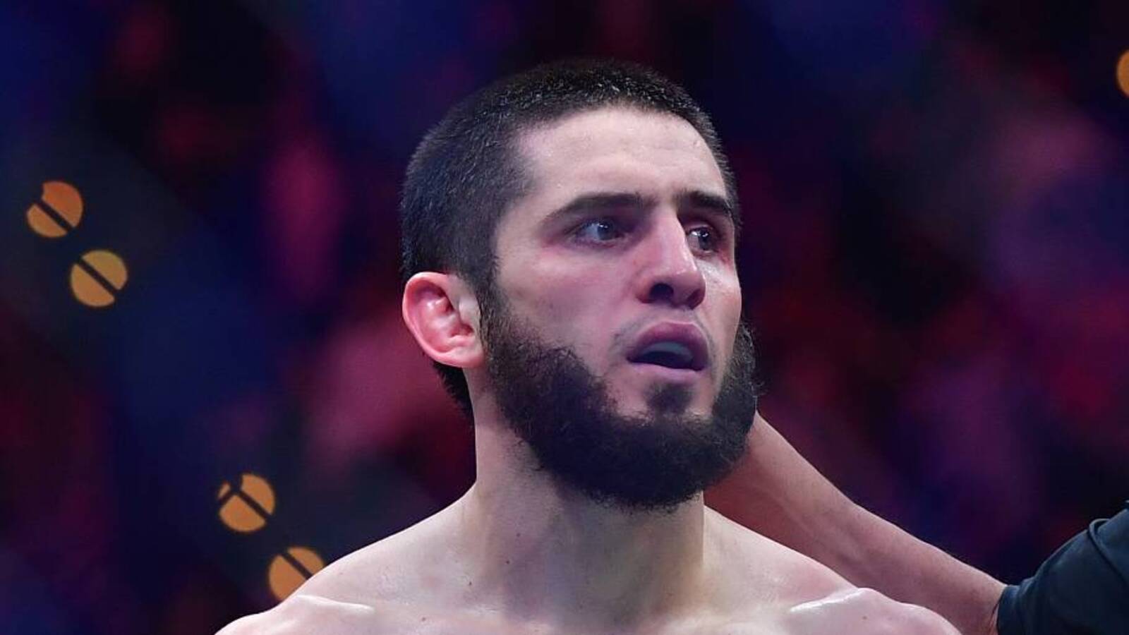איסלאם מאחאצ'ב ואיאן מאצ'אדו גארי מול פסל רוקי בפילדלפיה