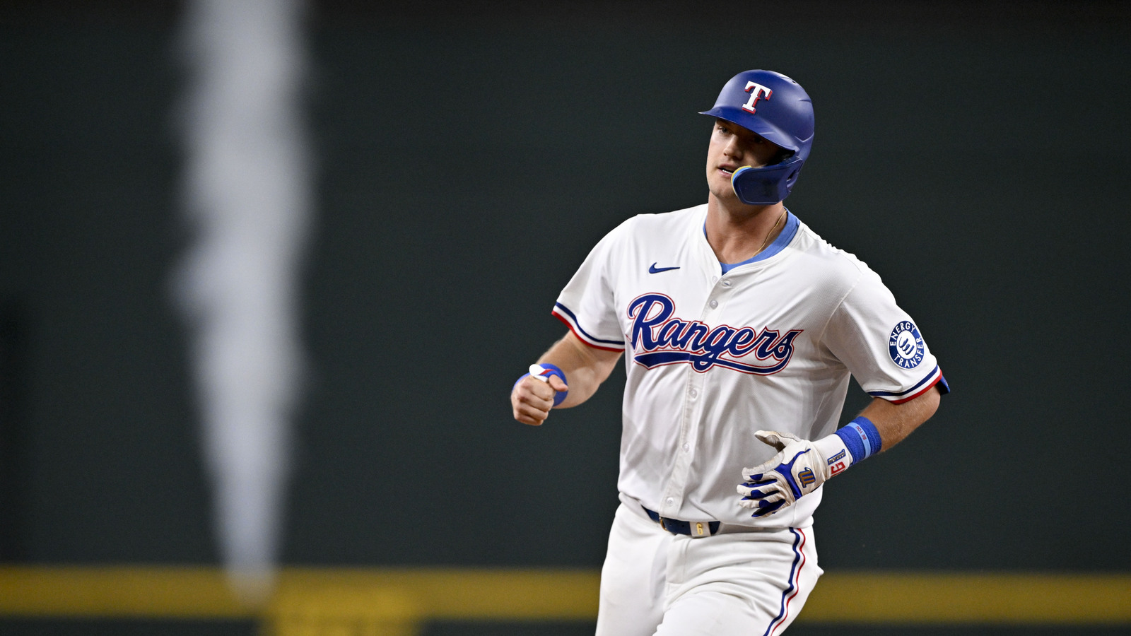 https://www.yardbarker.com/media/a/e/aee5952da3857b60aa32518ca7a70a4c9cacf203/thumb_16x9/aug-4-2025-arlington-texas-usa-texas-rangers.jpg