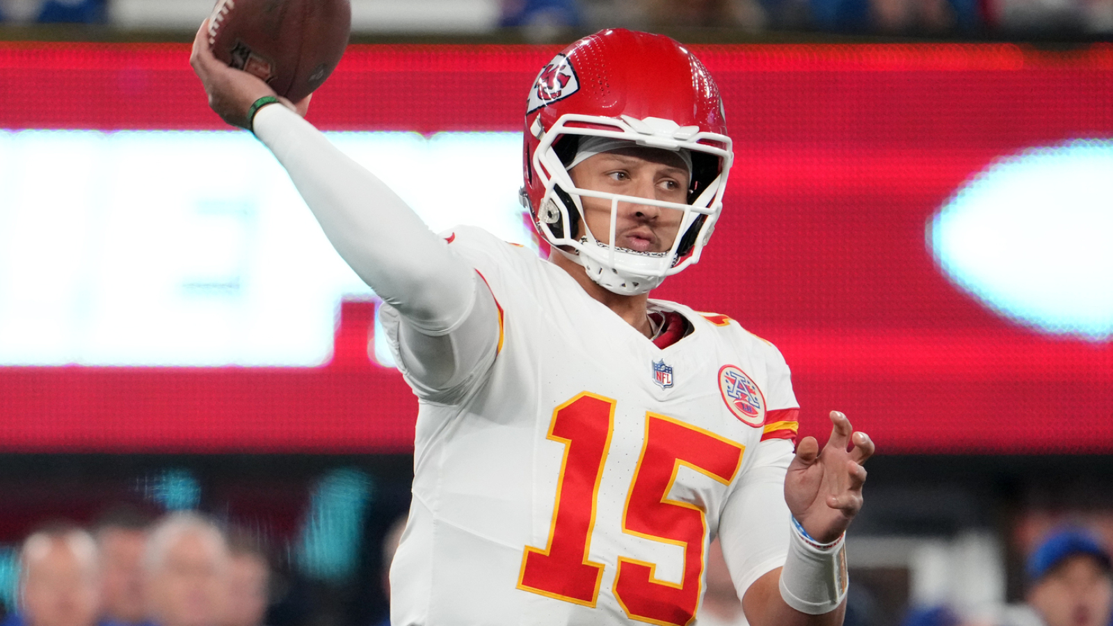 https://www.yardbarker.com/media/a/f/af7d447df2cd85a2b7e25d85122e78b76384e69c/thumb_16x9/snf-takeaways-chiefs-overcome-slow-start-down.jpg?v=1