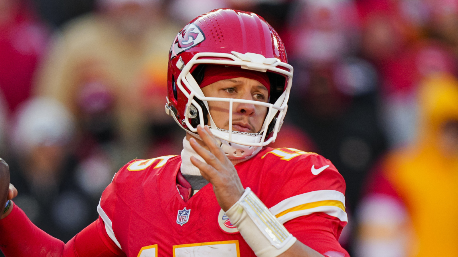 Doctors give Mahomes a clear timeline for return from knee injury