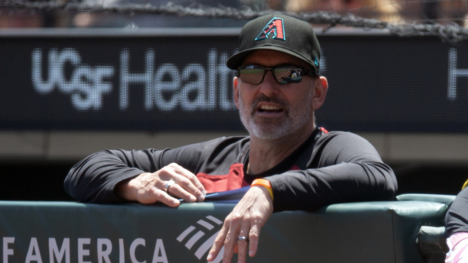 https://www.yardbarker.com/media/b/0/b03ff31e81d2c9baa4117f05a549943c1aafc6ea/thumb_16x9/watch-torey-lovullo-ejects-umpires-during.jpg?v=1