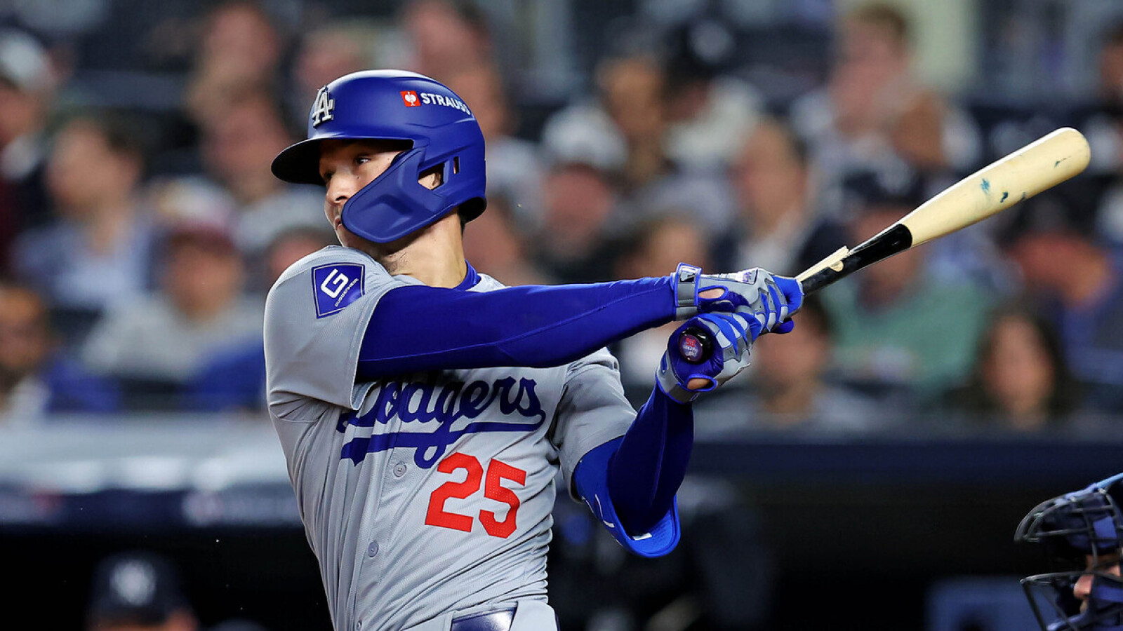 Braves rival continues offseason spending spree with Atlanta idling ...