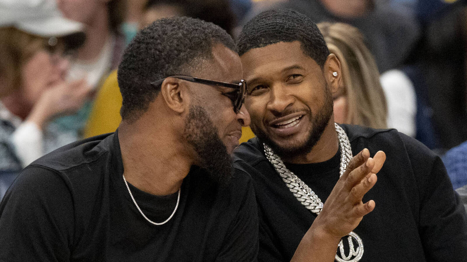 Джа морент с пистолетом. I. I. Джа морант мем. Отец джа моранта и ашер.