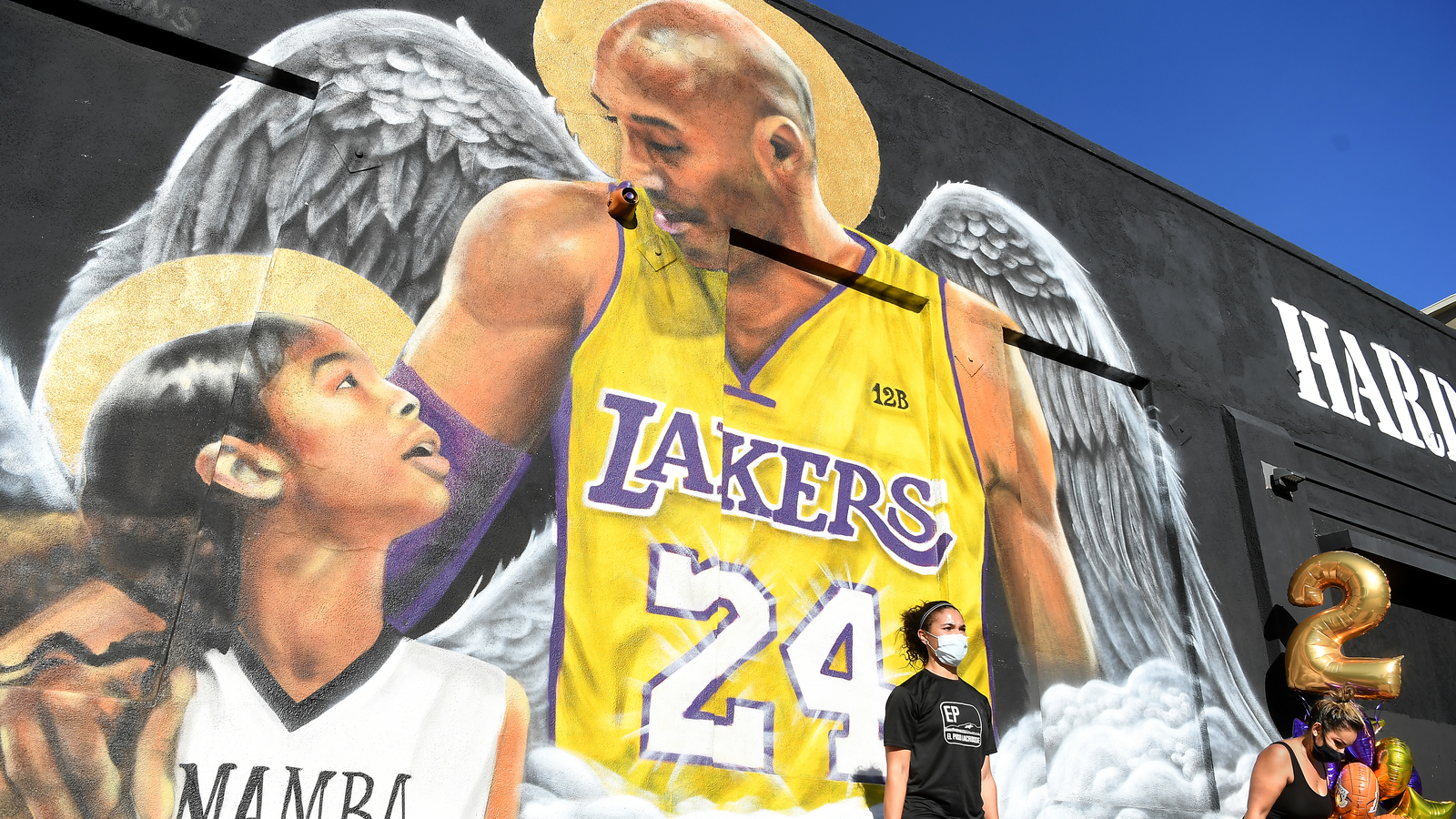 Added the iconic shot of Kobe to this.. : r/lakers