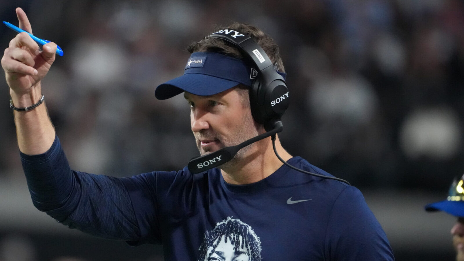 https://www.yardbarker.com/media/b/1/b105e7331834007b501d8f3d9340cacb25d61f2d/thumb_16x9/cowboys-hc-addresses-benching-ceedee-lamb-george.jpg?v=1