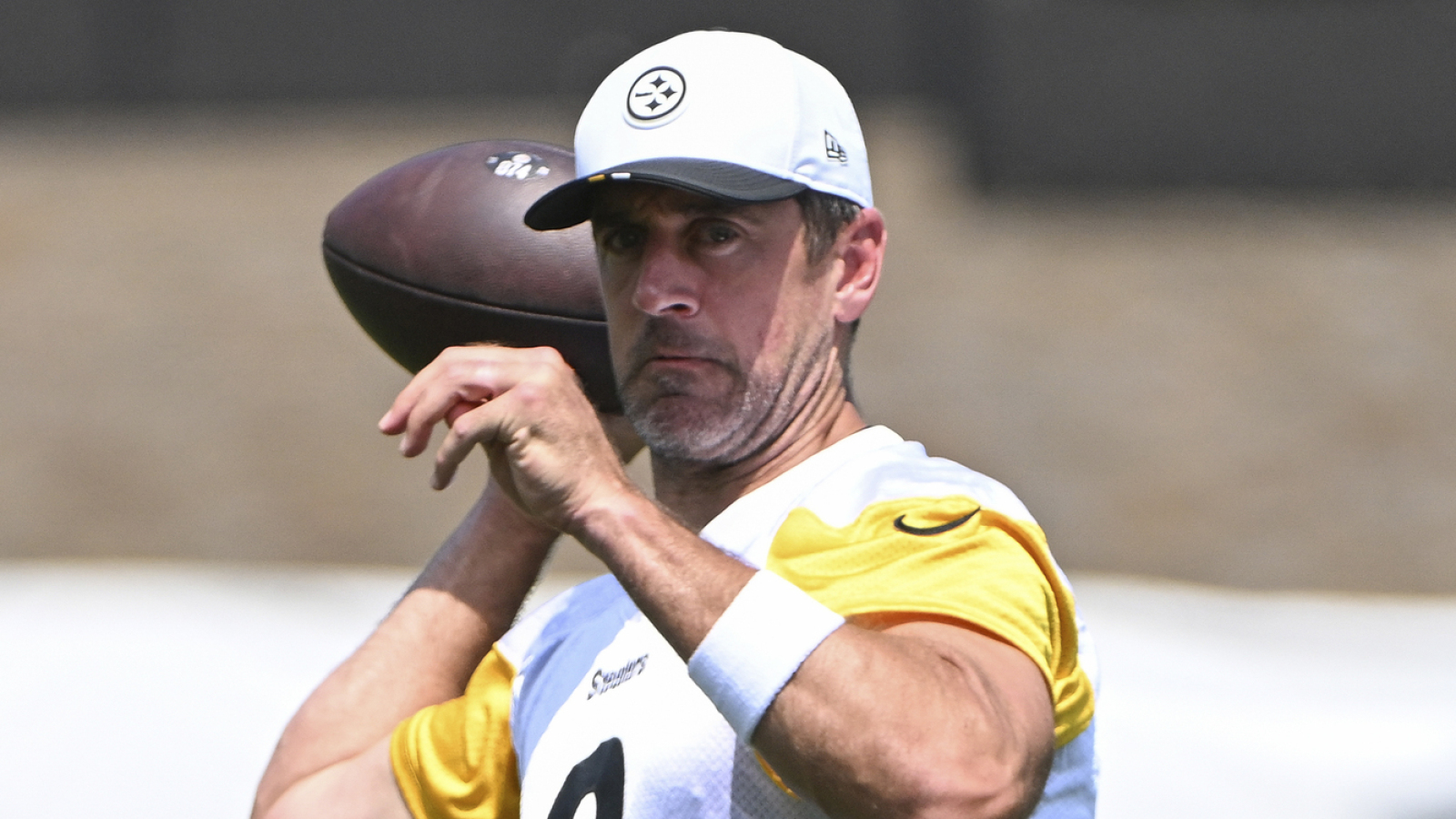 https://www.yardbarker.com/media/b/1/b10d4de540beab8111e03ae5675ad765d98bc4dc/thumb_16x9/blame-chemistry-issues-between-rodgers-steelers.jpg?v=2