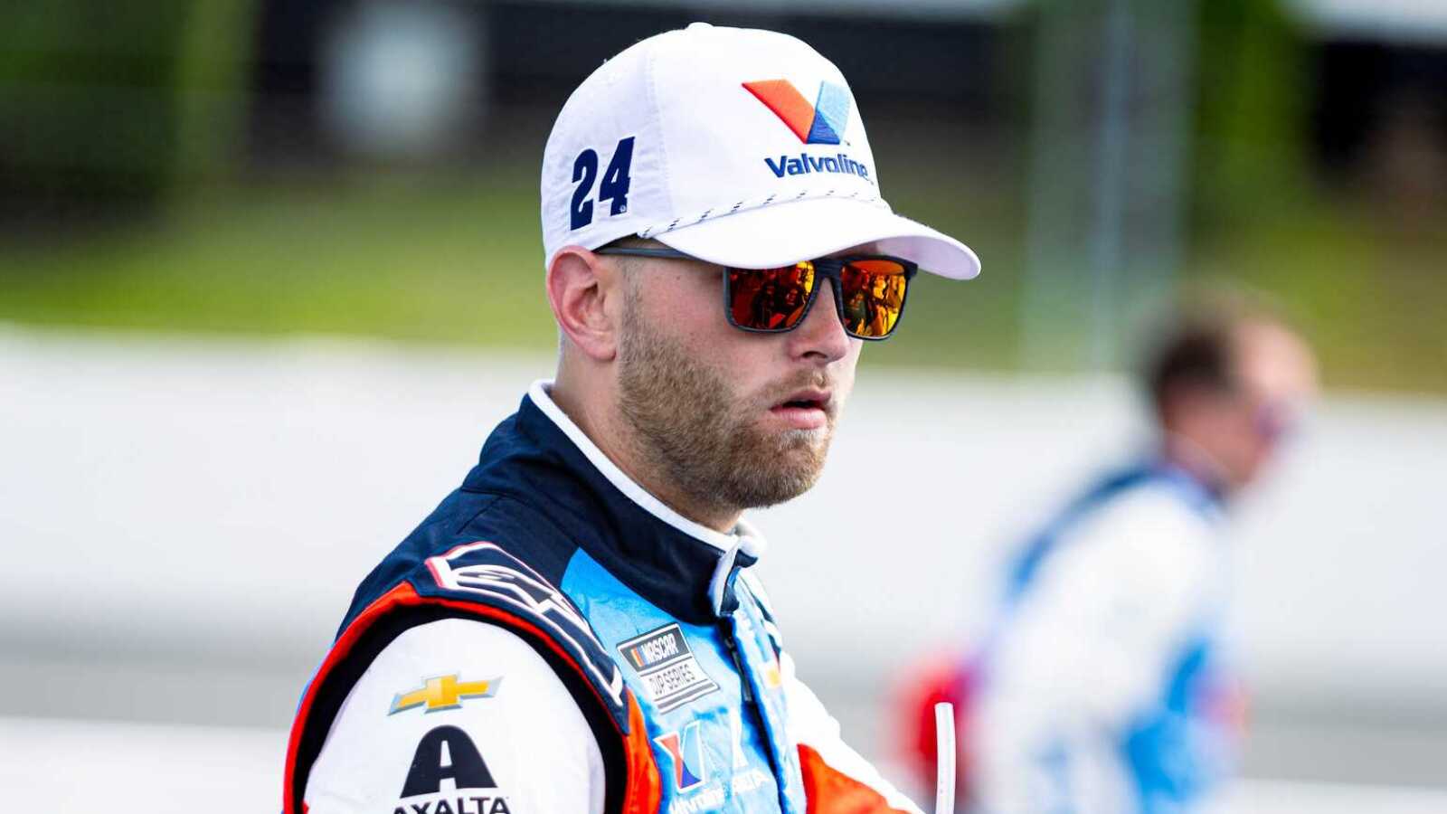 https://www.yardbarker.com/media/b/1/b113d946a7cafc16045aa9e34021feb6ccfaaf66/thumb_16x9/three-nascar-drivers-under-pressure-richmond.jpg?v=1