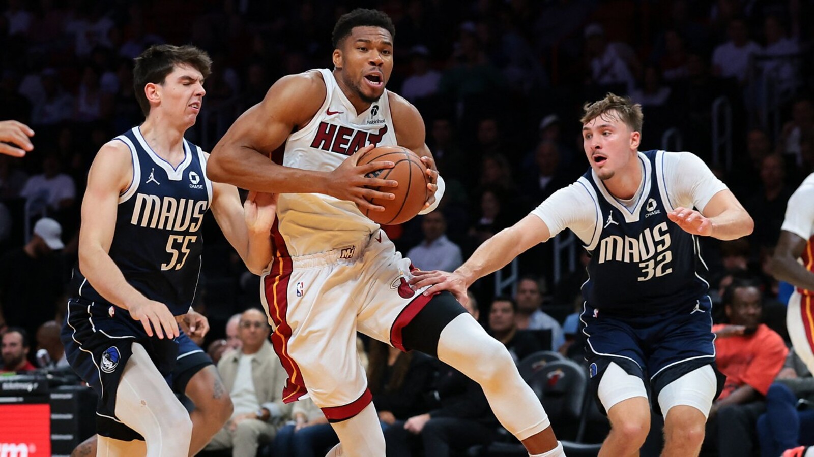 Mavericks Rule Out Sergio De Larrea After Knee Injury Against Heat