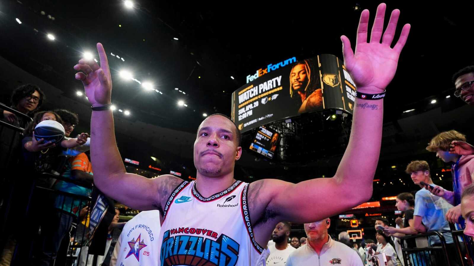 https://www.yardbarker.com/media/b/1/b1502534dc6a161fc8b82af4590d09e73a4f1be1/thumb_16x9/active-nba-players-200-three-pointer-season-quiz.jpg?v=2