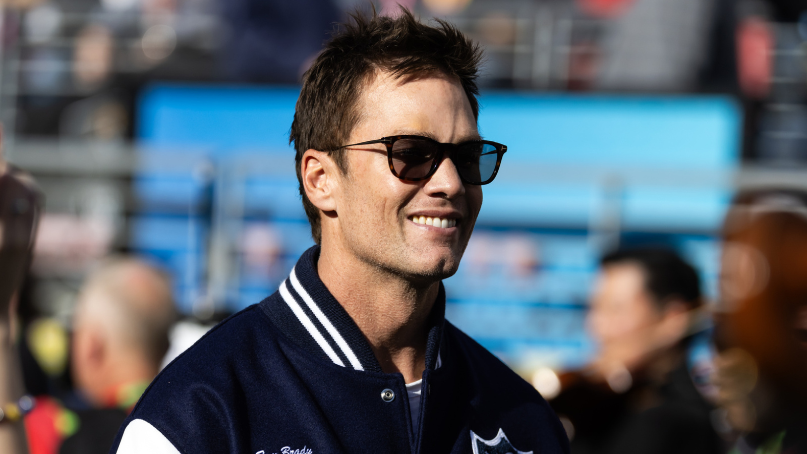 https://www.yardbarker.com/media/b/1/b152cd584d50ce5fceefb282cc8f944759d6627f/thumb_16x9/tom-brady-rips-modern-nfl-players-job-play.jpg?v=1