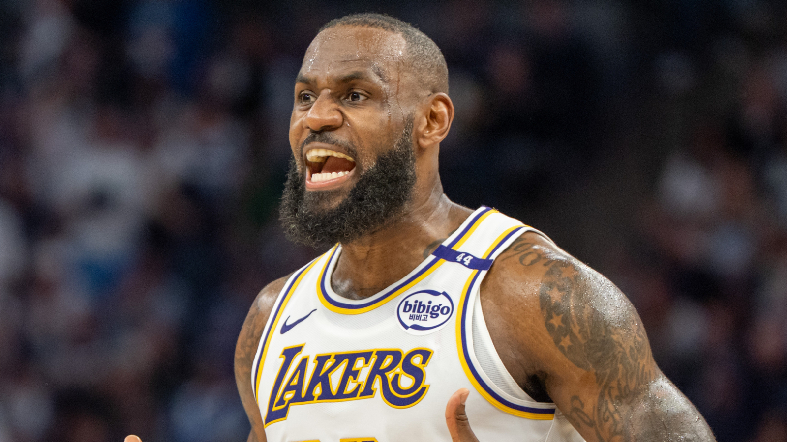 https://www.yardbarker.com/media/b/1/b169cb418d9602942051e4e0f62e47c1d0bc2a2e/thumb_16x9/lebron-james-threatens-next-season-him.jpg?v=1