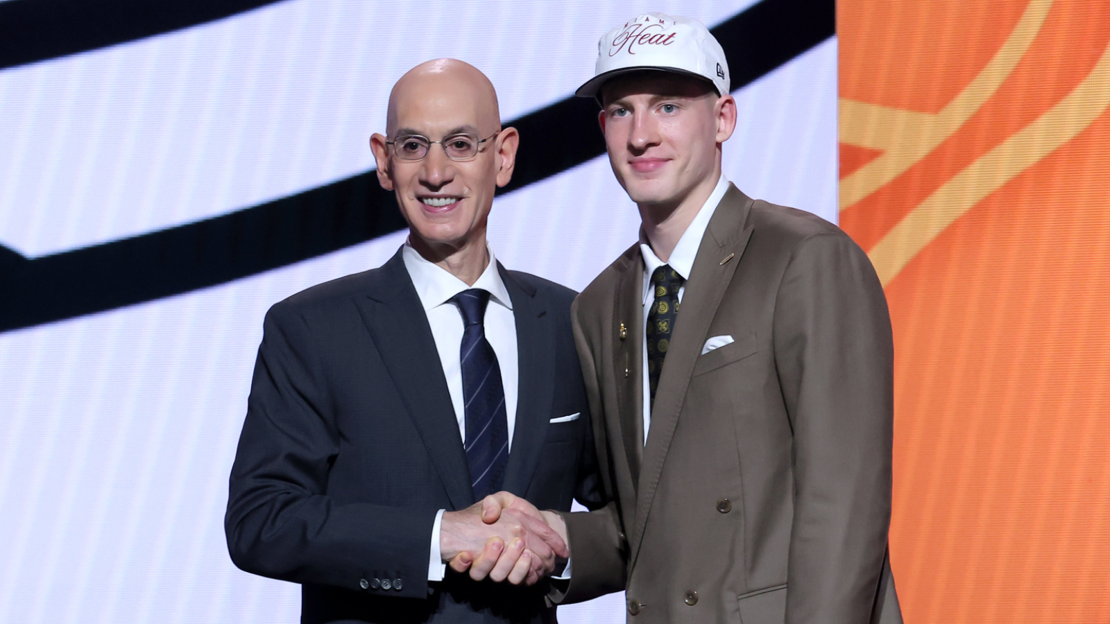 https://www.yardbarker.com/media/b/1/b1bb662c5eca4a78db809be3573e8b0a4404db37/thumb_16x9/heat-rookie-thrown-starting-role-injury-blow.jpg?v=1