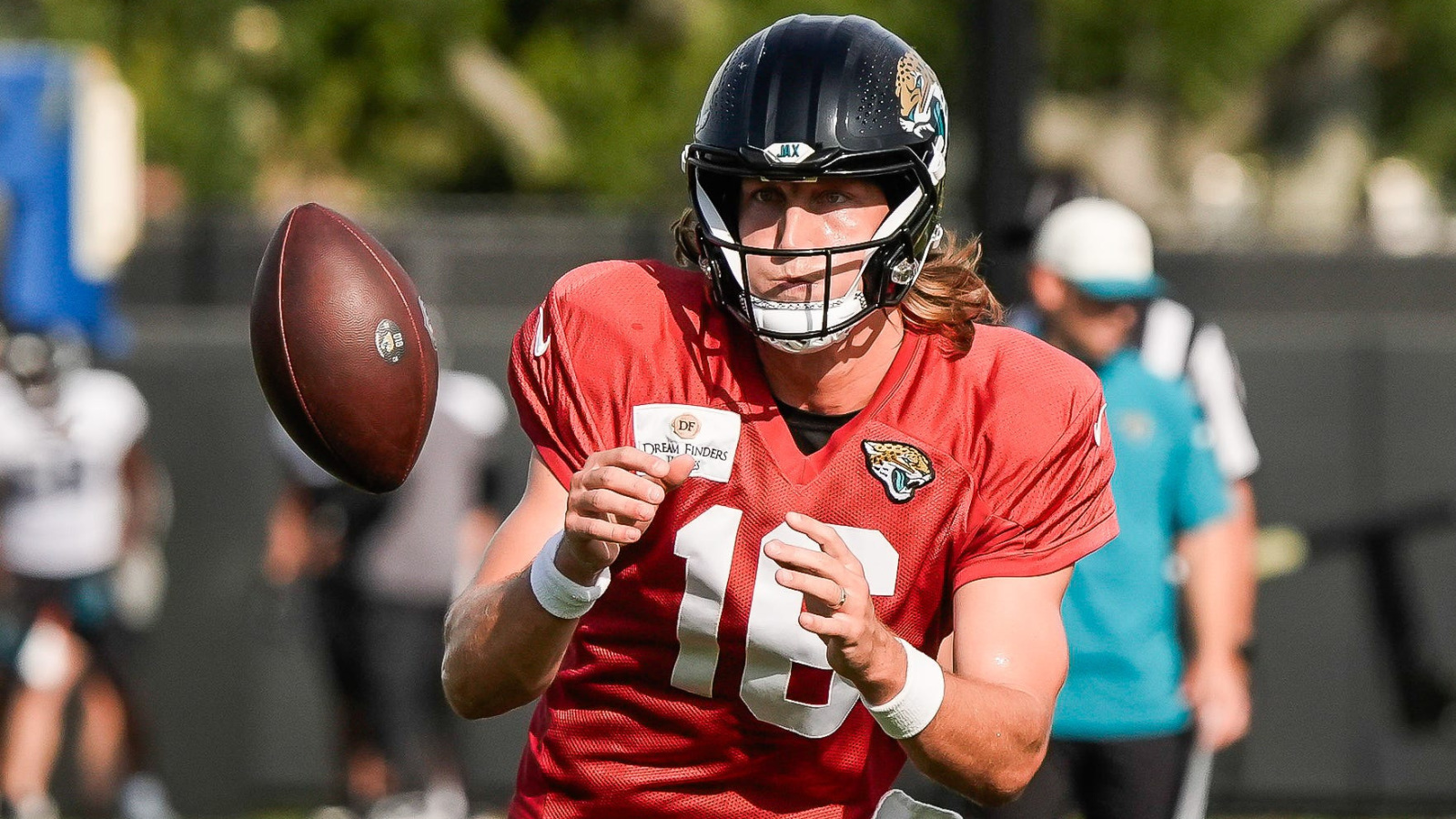 https://www.yardbarker.com/media/b/2/b204495eac6b64a2f825dbfae51a66559a3960c5/thumb_16x9/jaguars-trade-possible-trevor-lawrence-backup.jpg?v=1