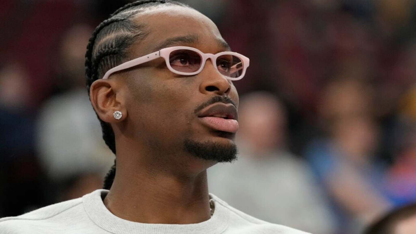 NBA fans can’t stop laughing at Shai Gilgeous-Alexander’s unique outfit vs. the Knicks