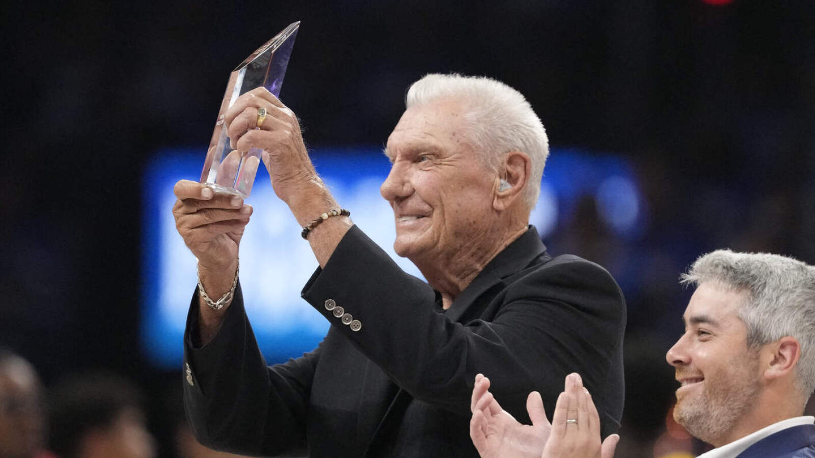 https://www.yardbarker.com/media/b/2/b24af311d5bdb256d5fdaea349ae083b8597e1bf/thumb_16x9/remembering-nelson-sank-one-biggest-shots-nba.jpg?v=2