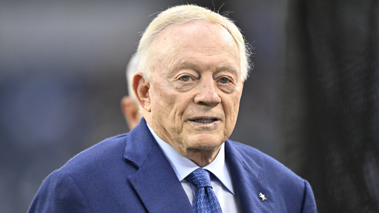https://www.yardbarker.com/media/b/2/b28419efcd473e8108f1c36fd020b5f56e1ce5c2/thumb_16x9/jones-addresses-swift-possibly-attending-chiefs.jpg?v=1