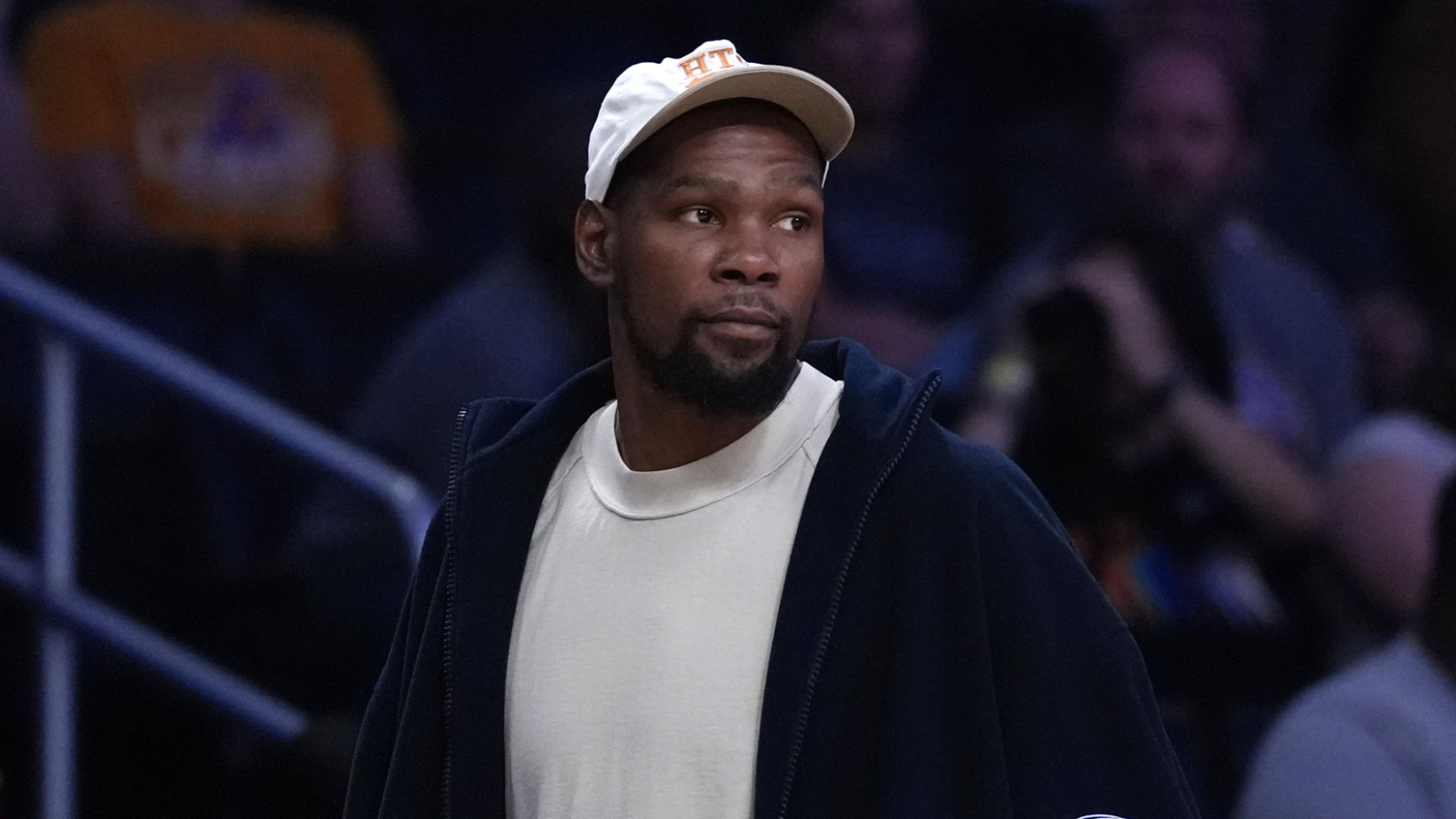 https://www.yardbarker.com/media/b/2/b2e054b966a13245fe94448d8aa926bea5532389/thumb_16x9/bill-simmons-believes-nba-trade-already-done.jpg?v=1