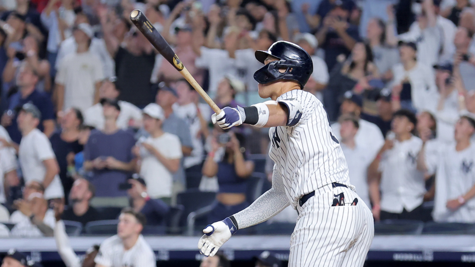 https://www.yardbarker.com/media/b/3/b314cf7ce567bd2e3b5af8608fc7cbd1427fd27e/thumb_16x9/captain-clutch-aaron-judge-walk-off-completes.jpg?v=1