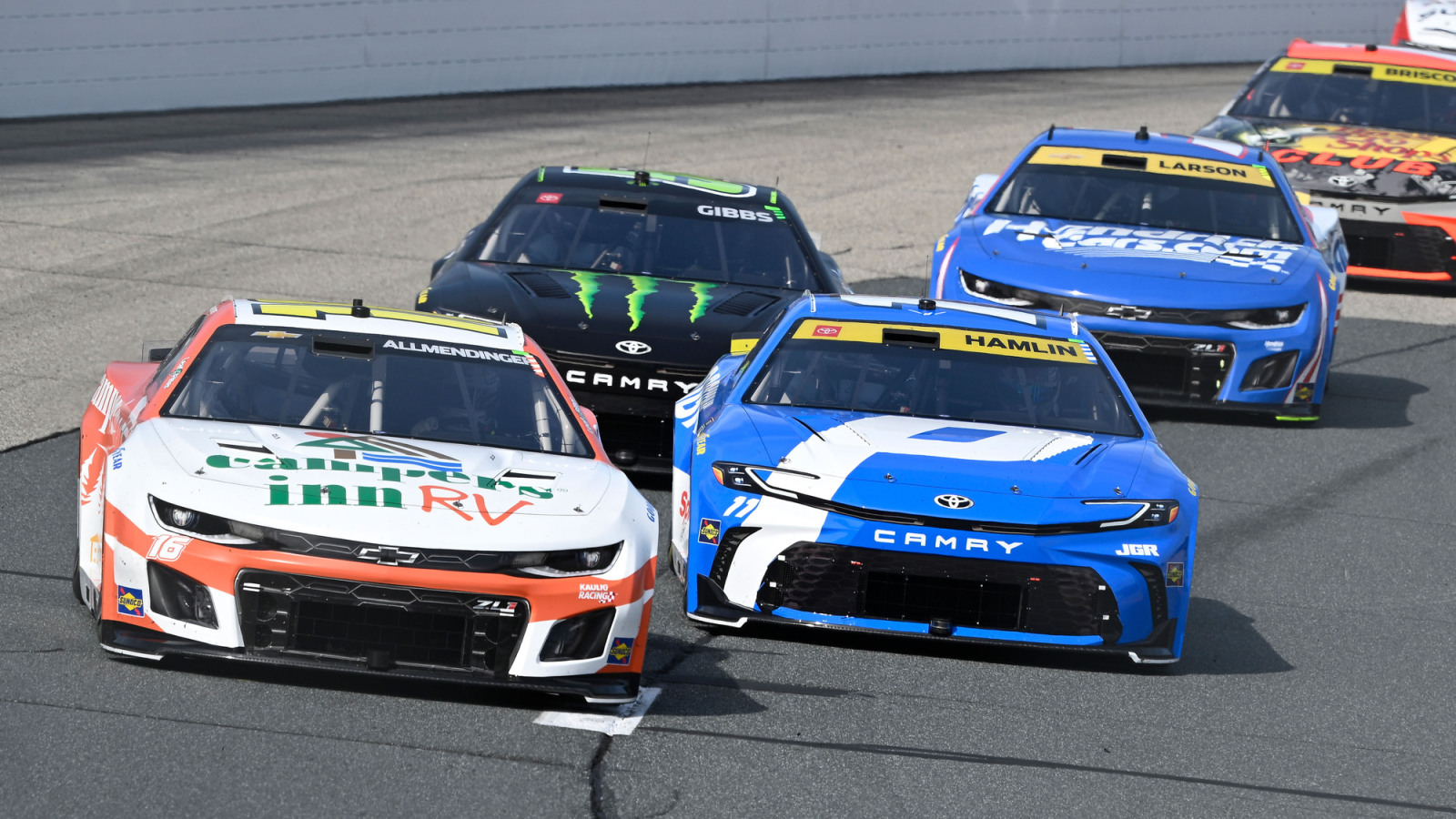 https://www.yardbarker.com/media/b/3/b3309745085cec58f92f25871898c6512ea9d5a9/thumb_16x9/win-round-8-opener-vegas-lead-nascar-title.jpg?v=1