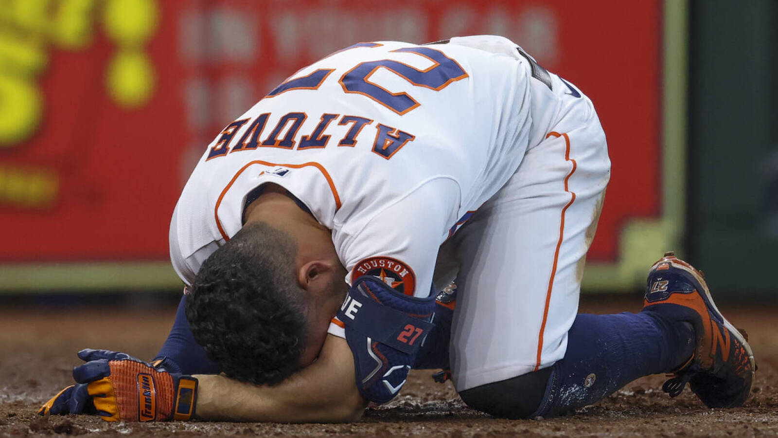 Jose Altuve leaves game after fouling ball off groin Dubz Network