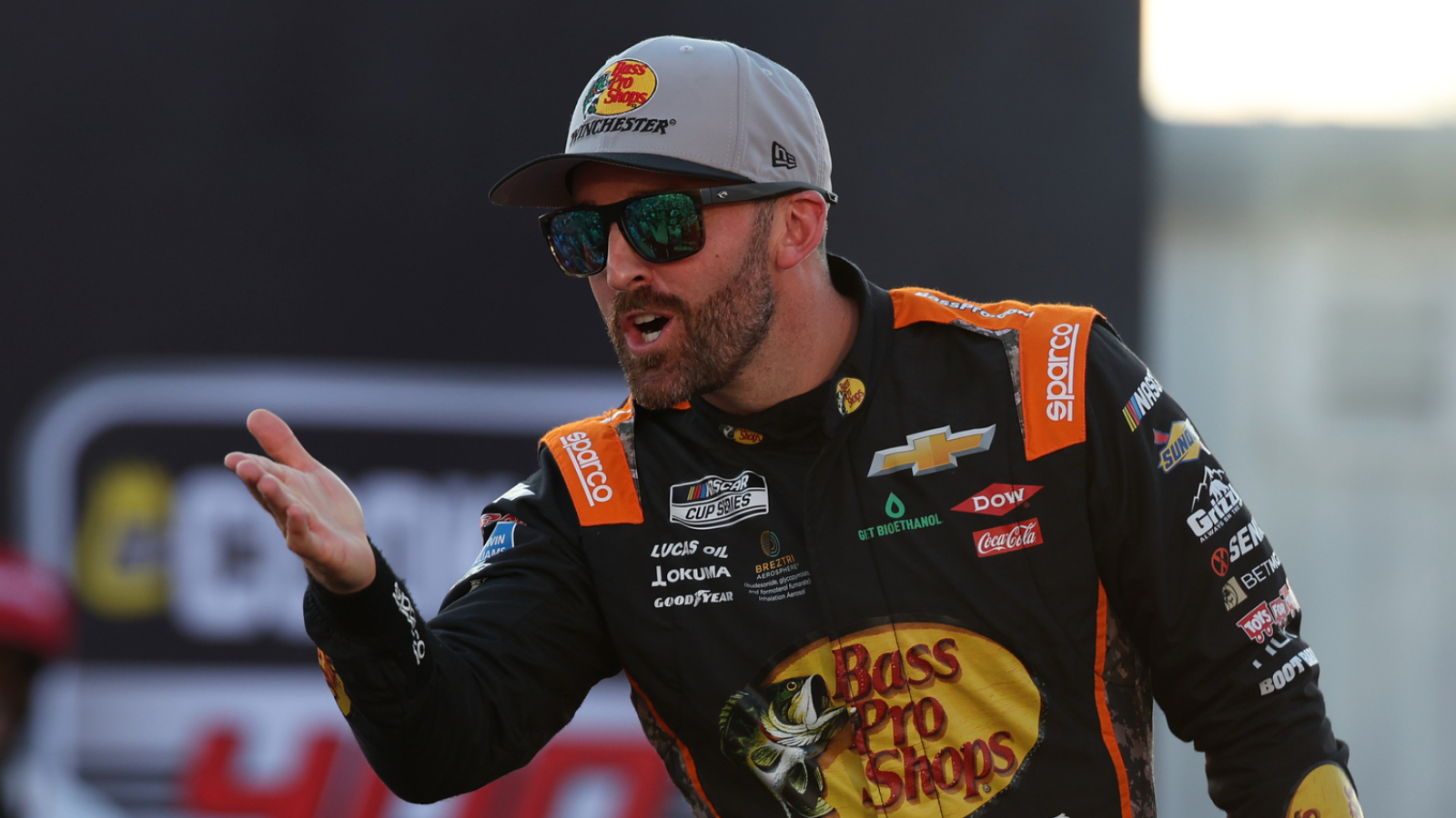 https://www.yardbarker.com/media/b/3/b38b284282ae33193ffeb930f0977a9277fd2cc5/thumb_16x9/austin-dillon-earns-nascar-playoff-spot-richmond.jpg?v=1