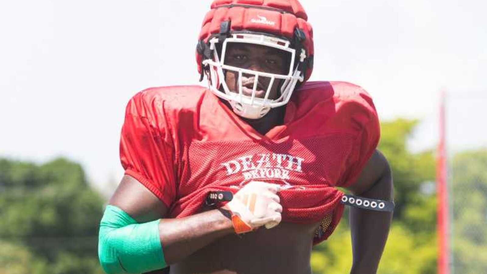 No. 1 Defensive Lineman Recruit Reveals Big News | Yardbarker