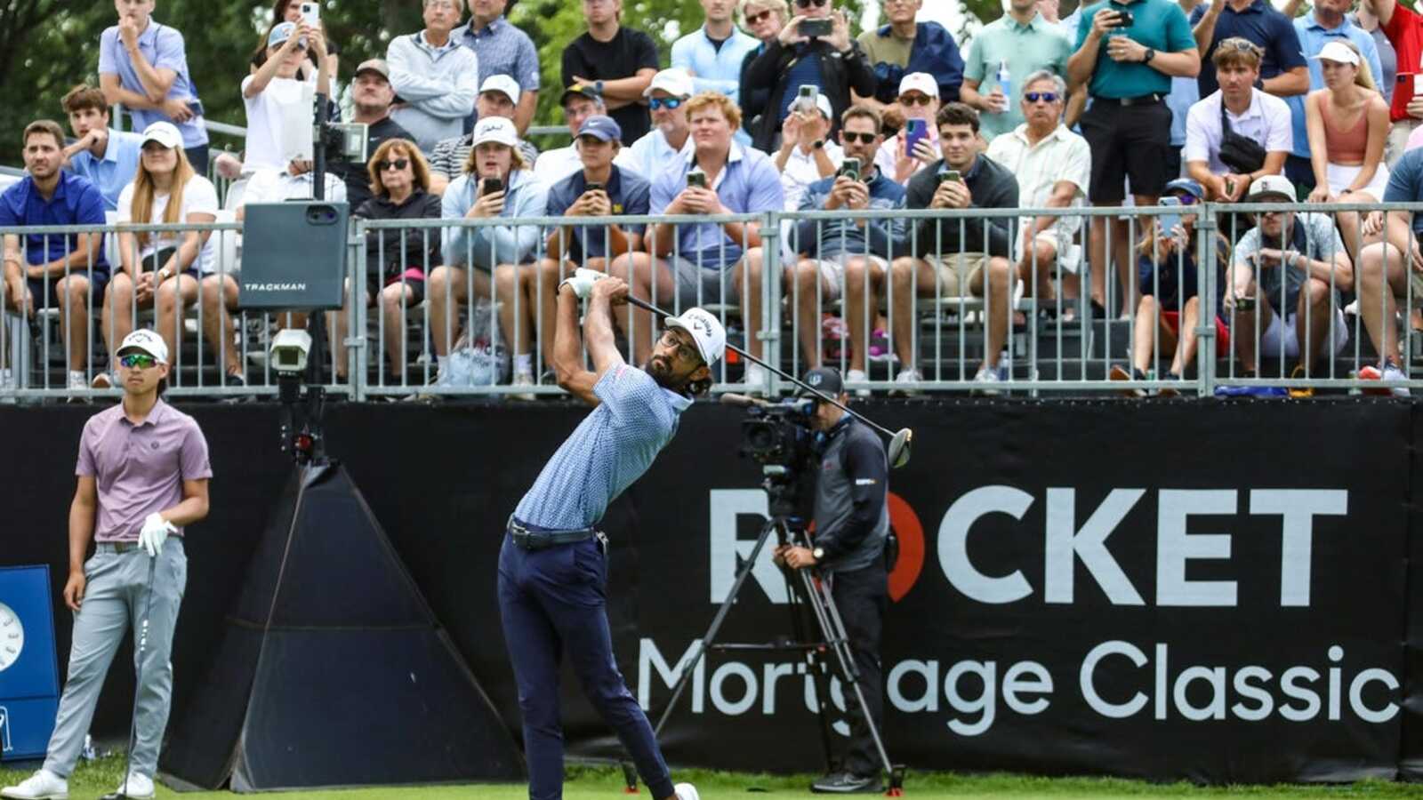 Akshay Bhatia uses 64 to take Rocket Mortgage lead