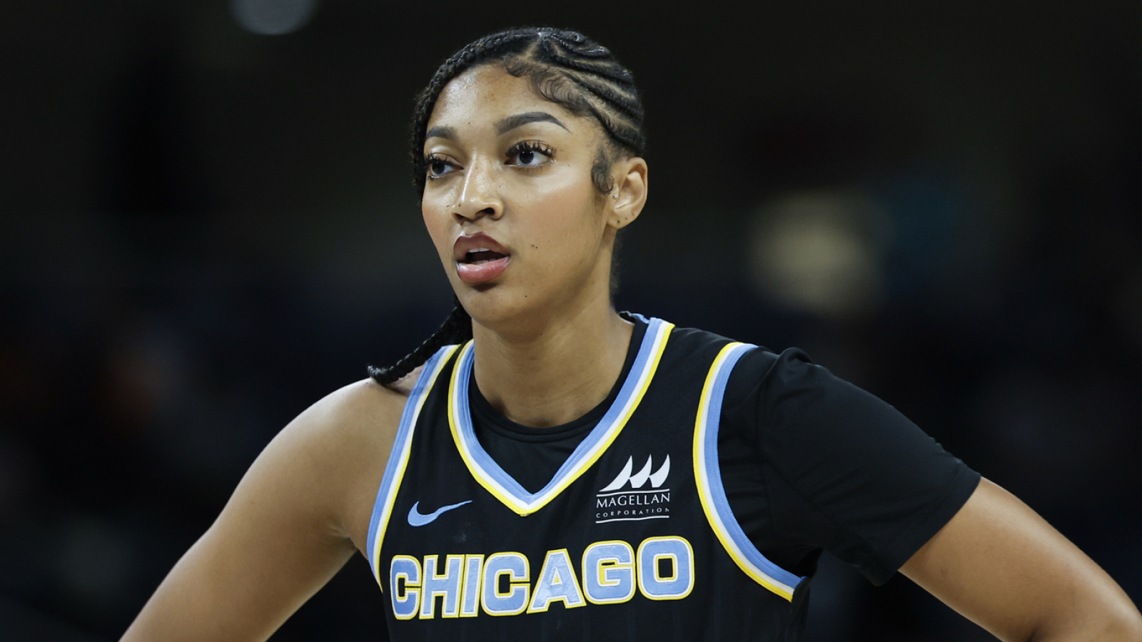 https://www.yardbarker.com/media/b/4/b48ba9963307f0c8f25ee68cd9d6f3f56ceeb5f6/thumb_16x9/angel-reese-profane-taunt-opponent-during-her.jpg?v=1