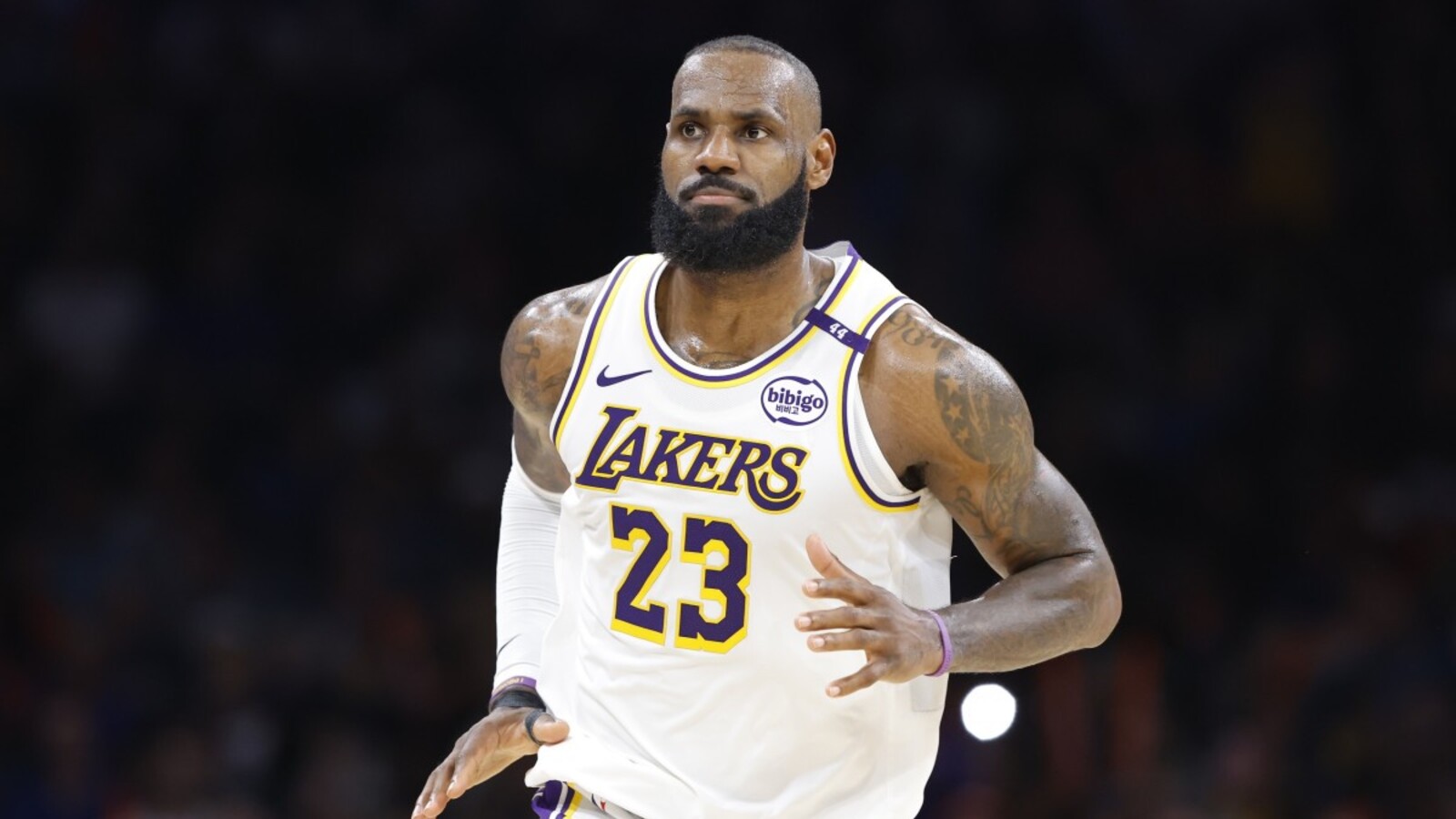 Anthony Davis Reveals LeBron James’ Bizarre Pregame Ritual Involving Full Uniform Layout