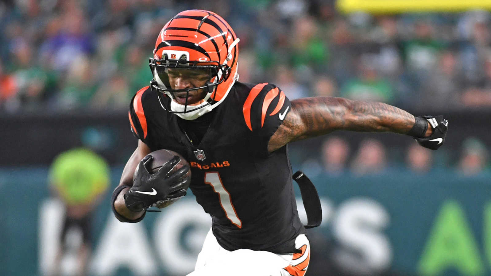 https://www.yardbarker.com/media/b/4/b4d04beb207bea115bac28a9041c861ea4901c0b/thumb_16x9/projecting-top-five-fantasy-football-wrs-2025.jpg?v=1