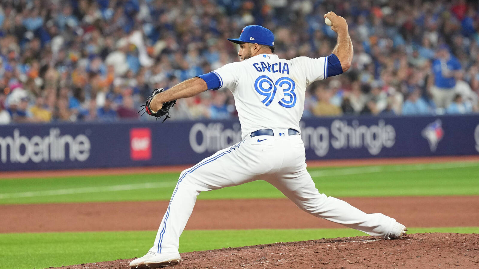 Blue Jays reliever guarantees 2024 salary Yardbarker