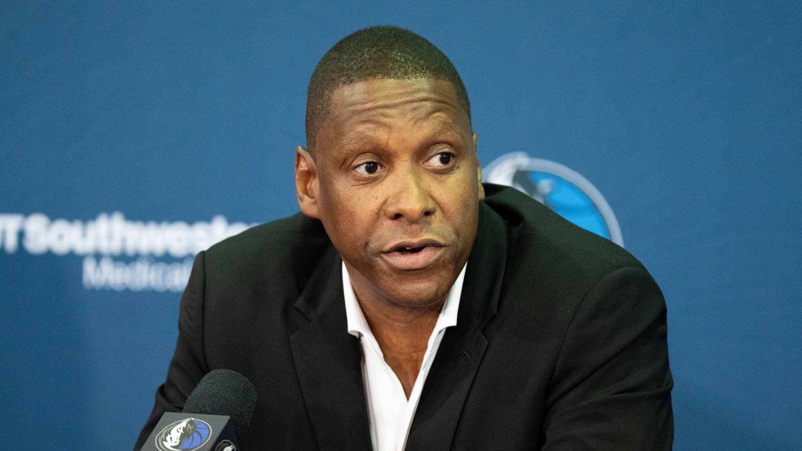https://www.yardbarker.com/media/b/5/b5122b6bccbb2ab2ee10e3a23bdfc510a6c0e7b6/thumb_16x9/mavericks-continue-collect-first-round-picks.jpg?v=1