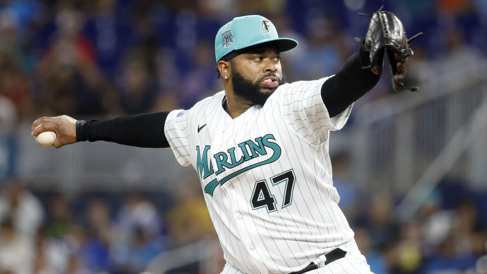 Former Cy Young finalist opts for free agency