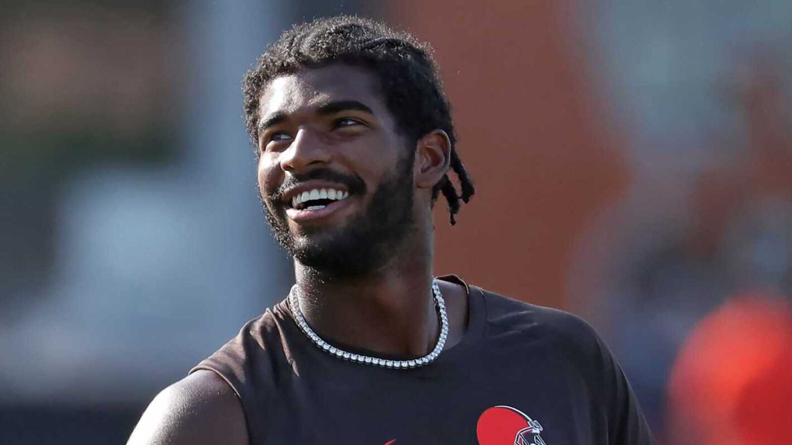 https://www.yardbarker.com/media/b/5/b5b75044298f25f4647260b3021de4722fc8729a/thumb_16x9/browns-held-shedeur-sanders-out-team-drill-due.jpg?v=1