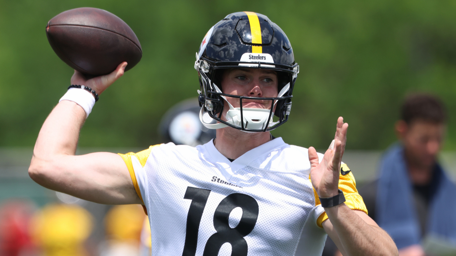https://www.yardbarker.com/media/b/5/b5c31220bf777c266b1da8454250da4dfbed478d/thumb_16x9/steelers-rudolph-howard-new-warning-ahead.jpg?v=1