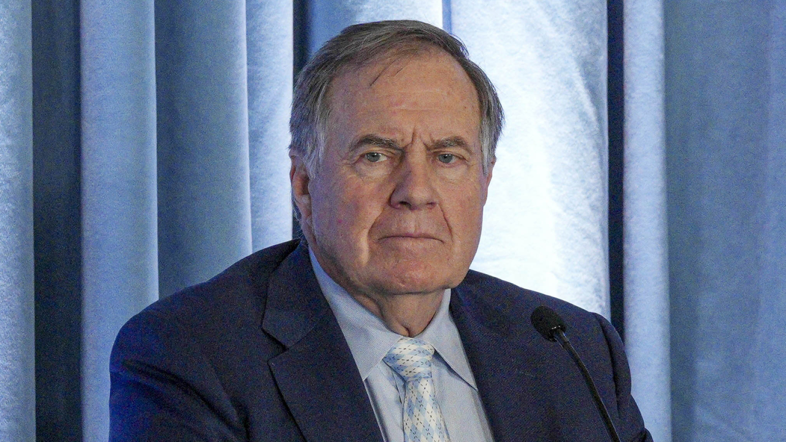 https://www.yardbarker.com/media/b/5/b5eb96672746bd4c82aea7f35d76f5814d2ee773/thumb_16x9/uncs-bill-belichick-lands-surprising-spot-ranking.jpg?v=1