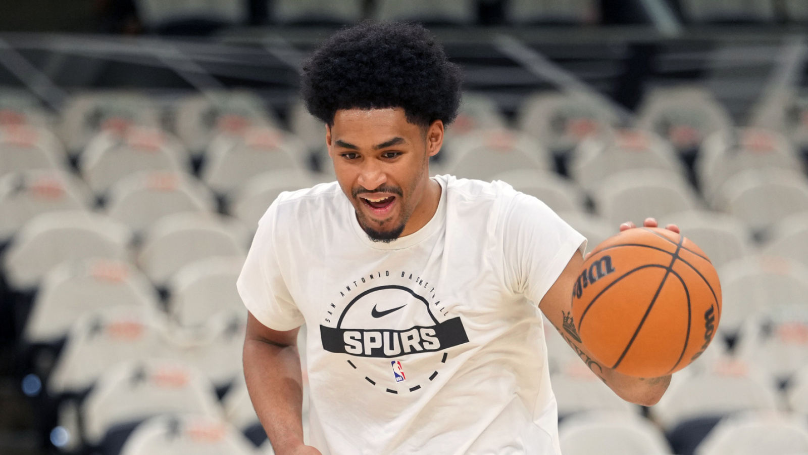 https://www.yardbarker.com/media/b/5/b5f379057293e0c143c54542dd0a060430ce44be/thumb_16x9/spurs-backcourt-future-arrives-early-game-1-upset.jpg?v=1
