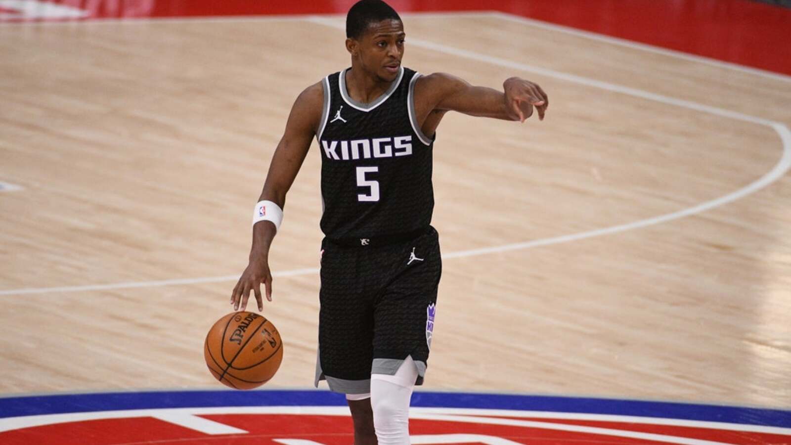 Spurs PG De’Aaron Fox (hamstring) to make season debut Saturday ...