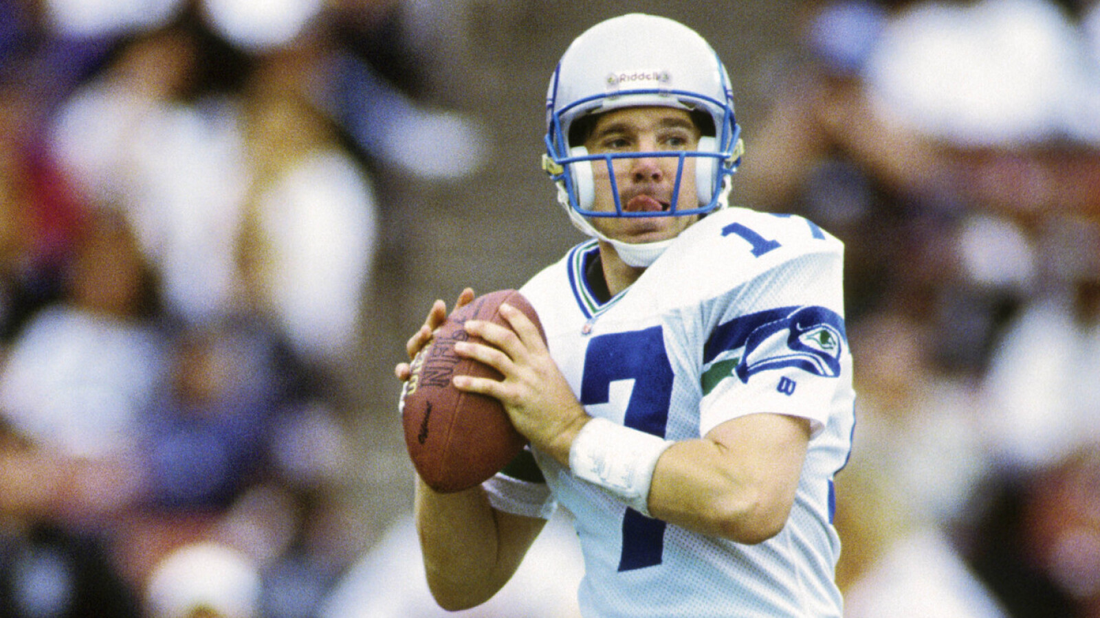 https://www.yardbarker.com/media/b/6/b6f9ebb3ea12f9e84ee65095654ca5fd47e5c5b1/thumb_16x9/five-passing-touchdown-nfl-games-quiz.jpg?v=1