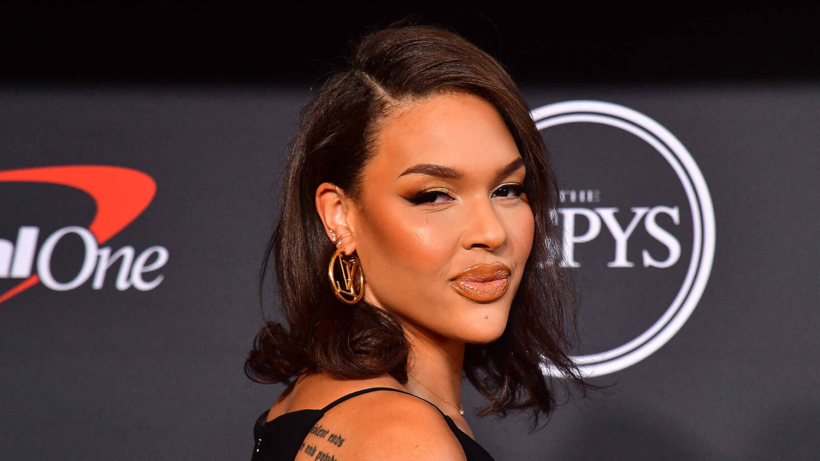Liz Cambage stepping away from WNBA | Yardbarker