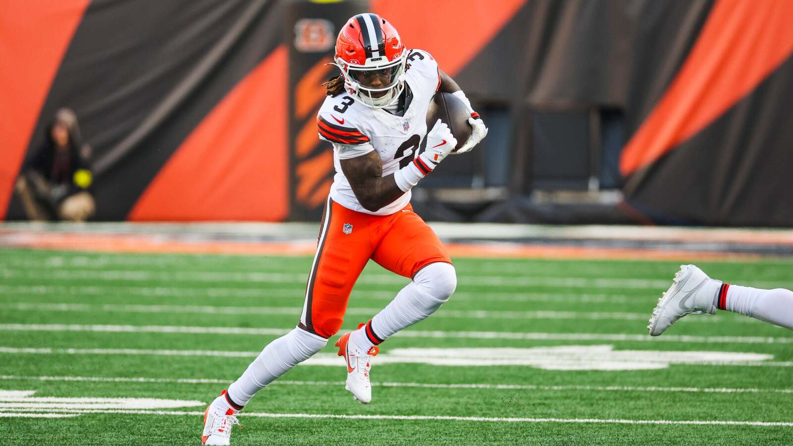 Washington Commanders Consider Trades for Breece Hall and Jerry Jeudy