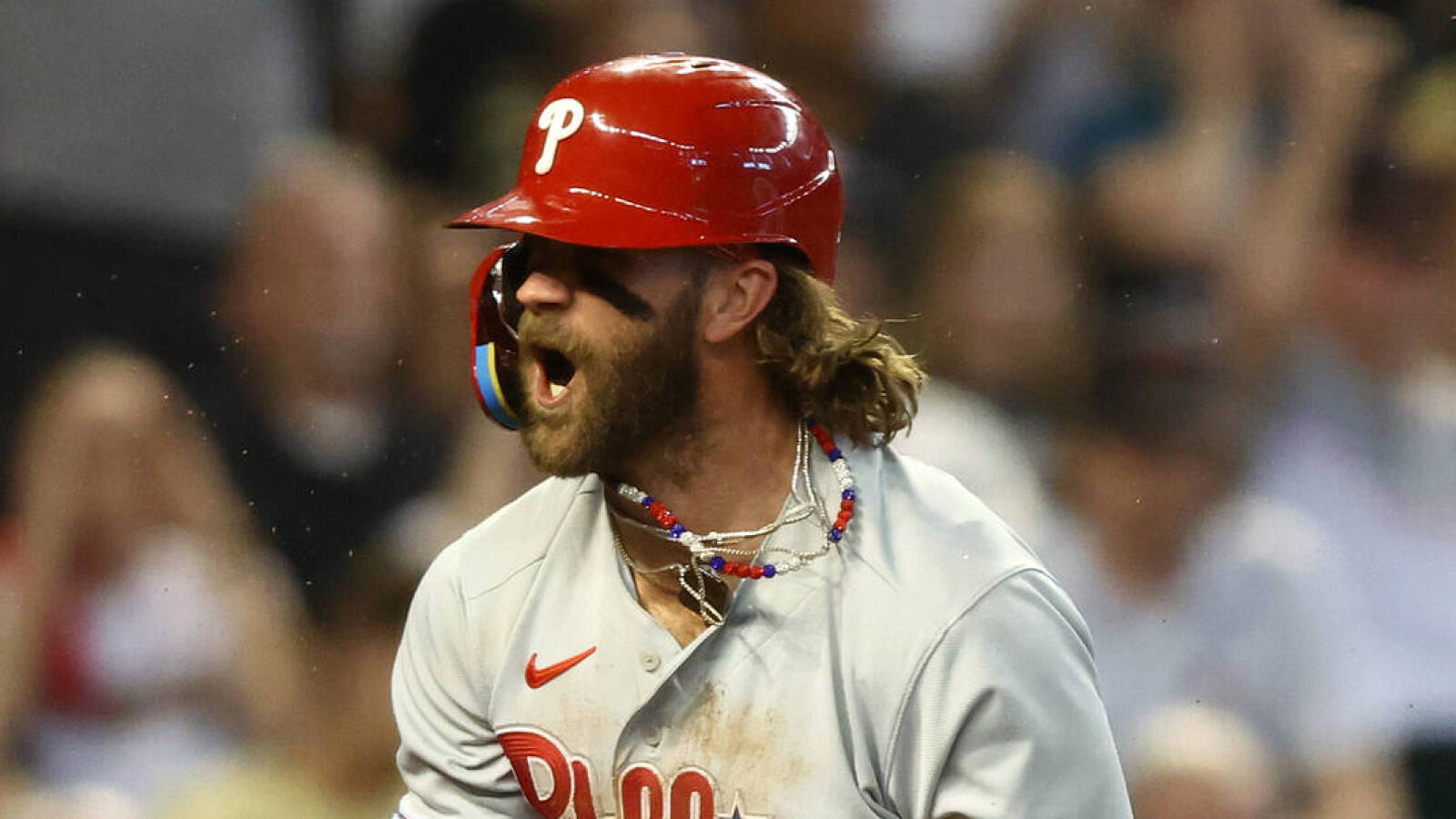 Watch Bryce Harper scores first run of Game 3 on wild pitch Yardbarker