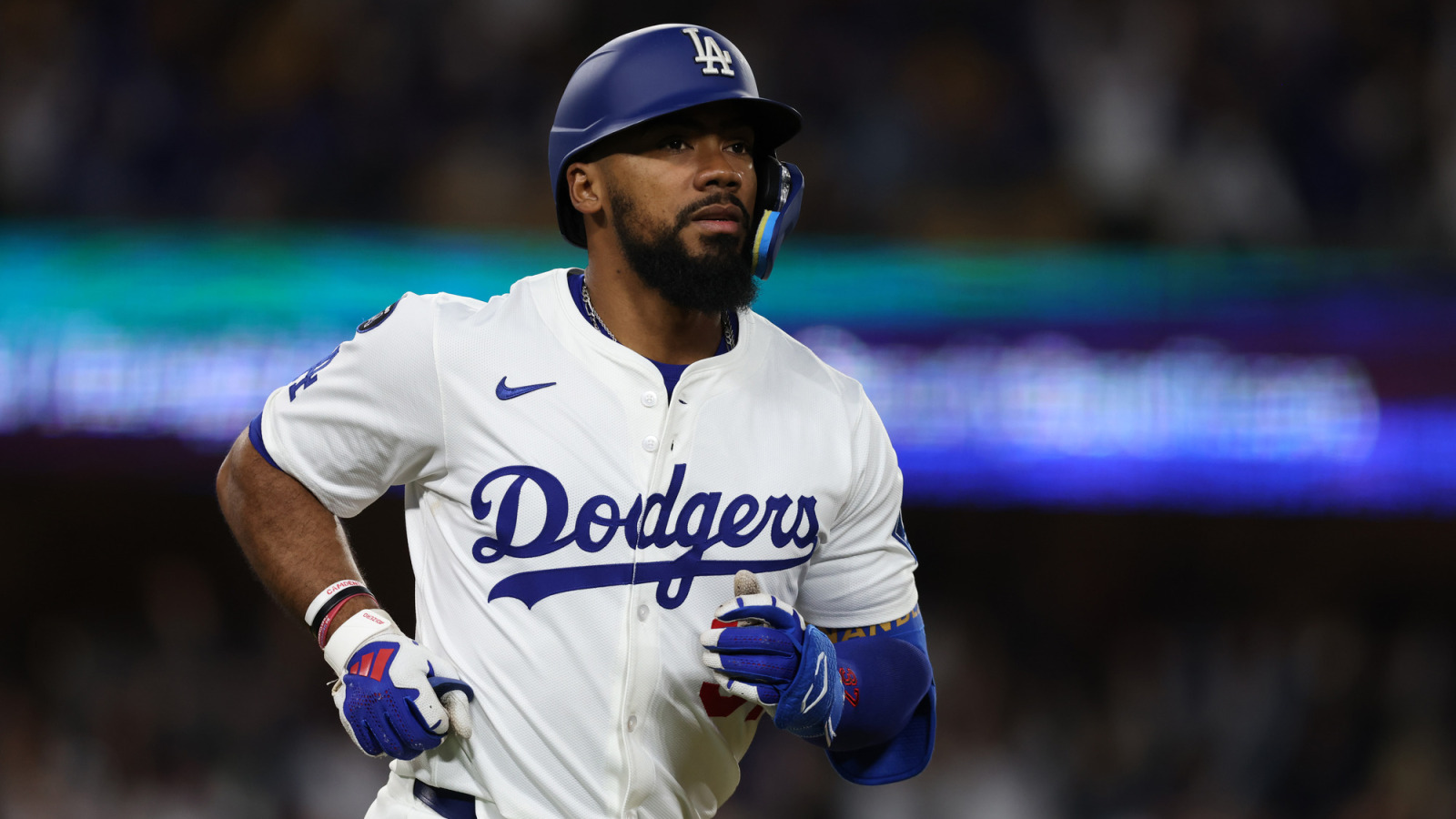 https://www.yardbarker.com/media/b/7/b7dd096a31d7d6416752f201bf57477e46a9ecd5/thumb_16x9/dodgers-place-top-hitting-on-injured-list.jpg?v=1