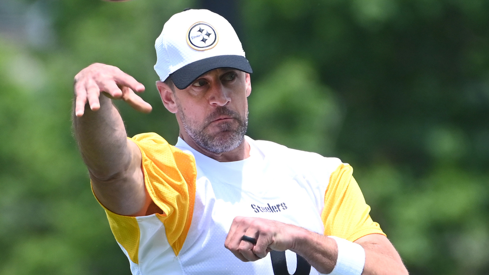 https://www.yardbarker.com/media/b/8/b80560f82cc8285fcd6c489ccee19420b89d082b/thumb_16x9/steelers-coach-sends-warning-receivers-on-same.jpg?v=1