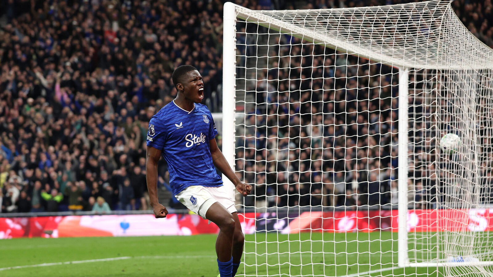 Bundesliga Club Contact Everton For 23-Year-Old: Should Moyes Allow The Sale?