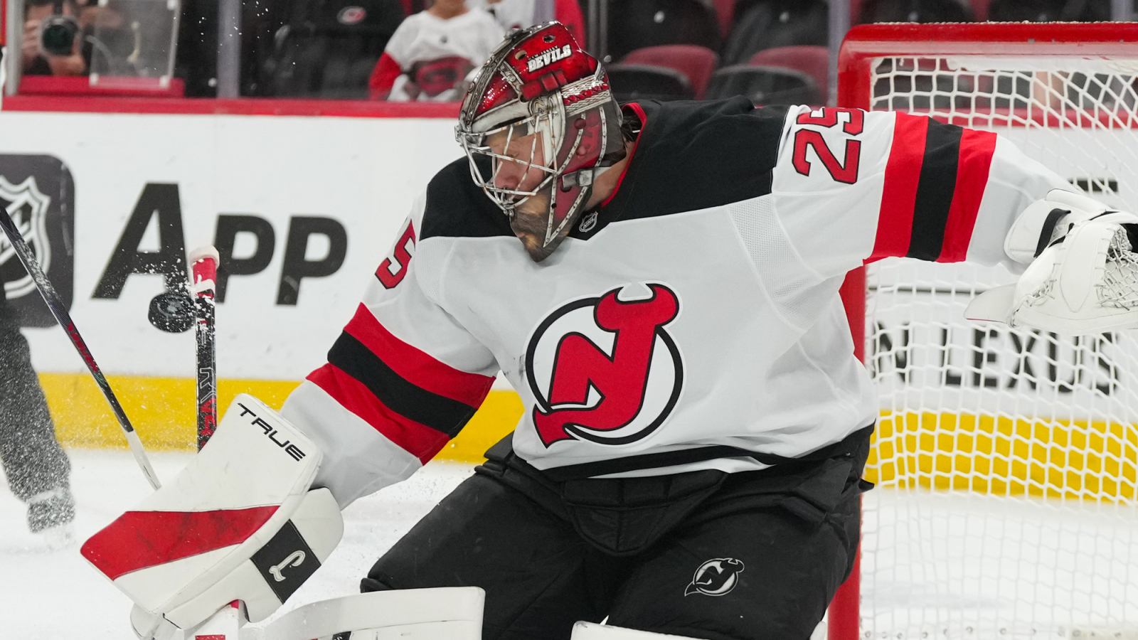 https://www.yardbarker.com/media/b/8/b83f6eb4d639885cac7568cca50d284cdd545f9b/thumb_16x9/devils-sign-goaltender-jacob-markstrom-two-year.jpg?v=2