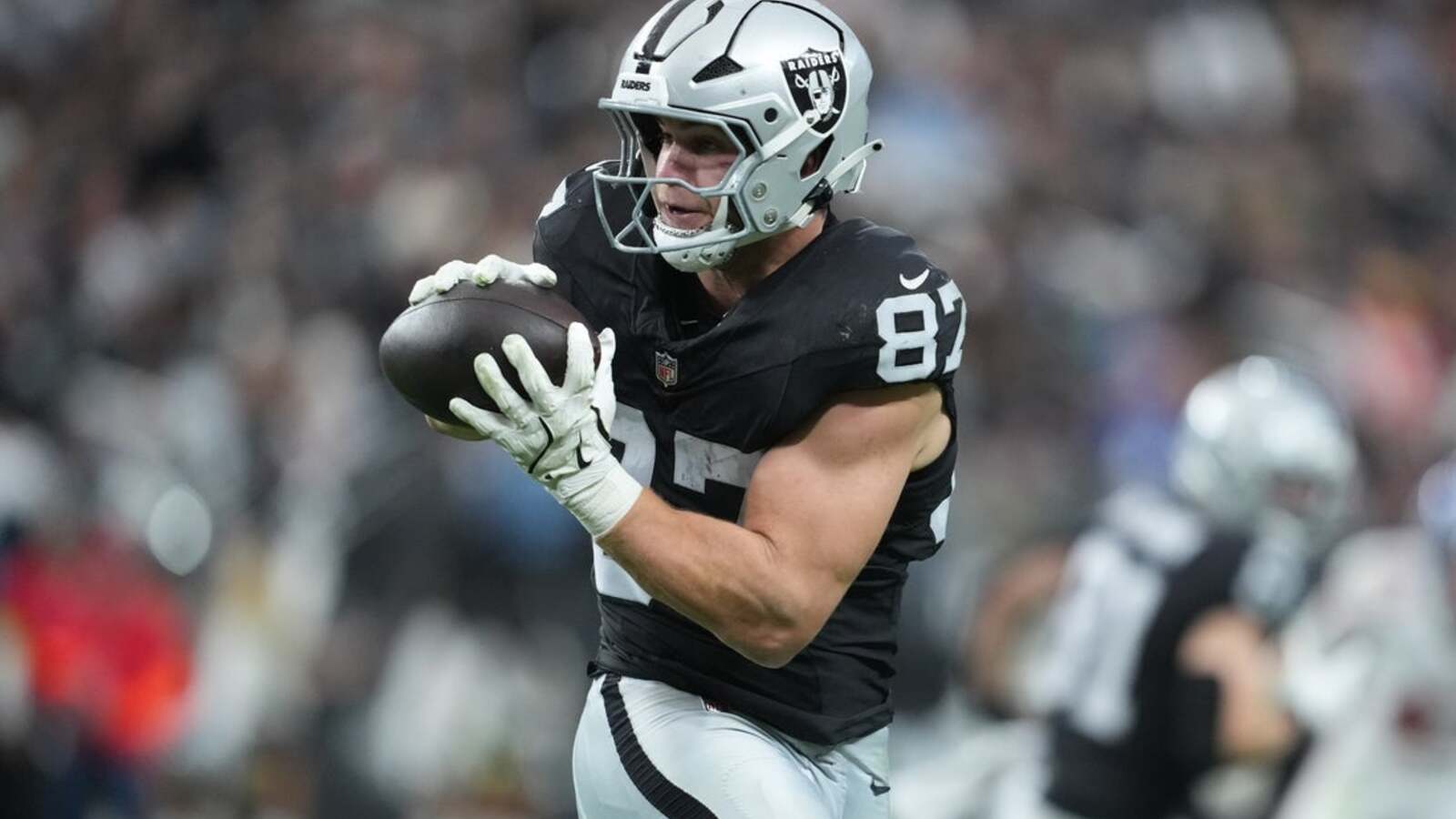 Las Vegas Raiders Extend Contract with Tight End Michael Mayer